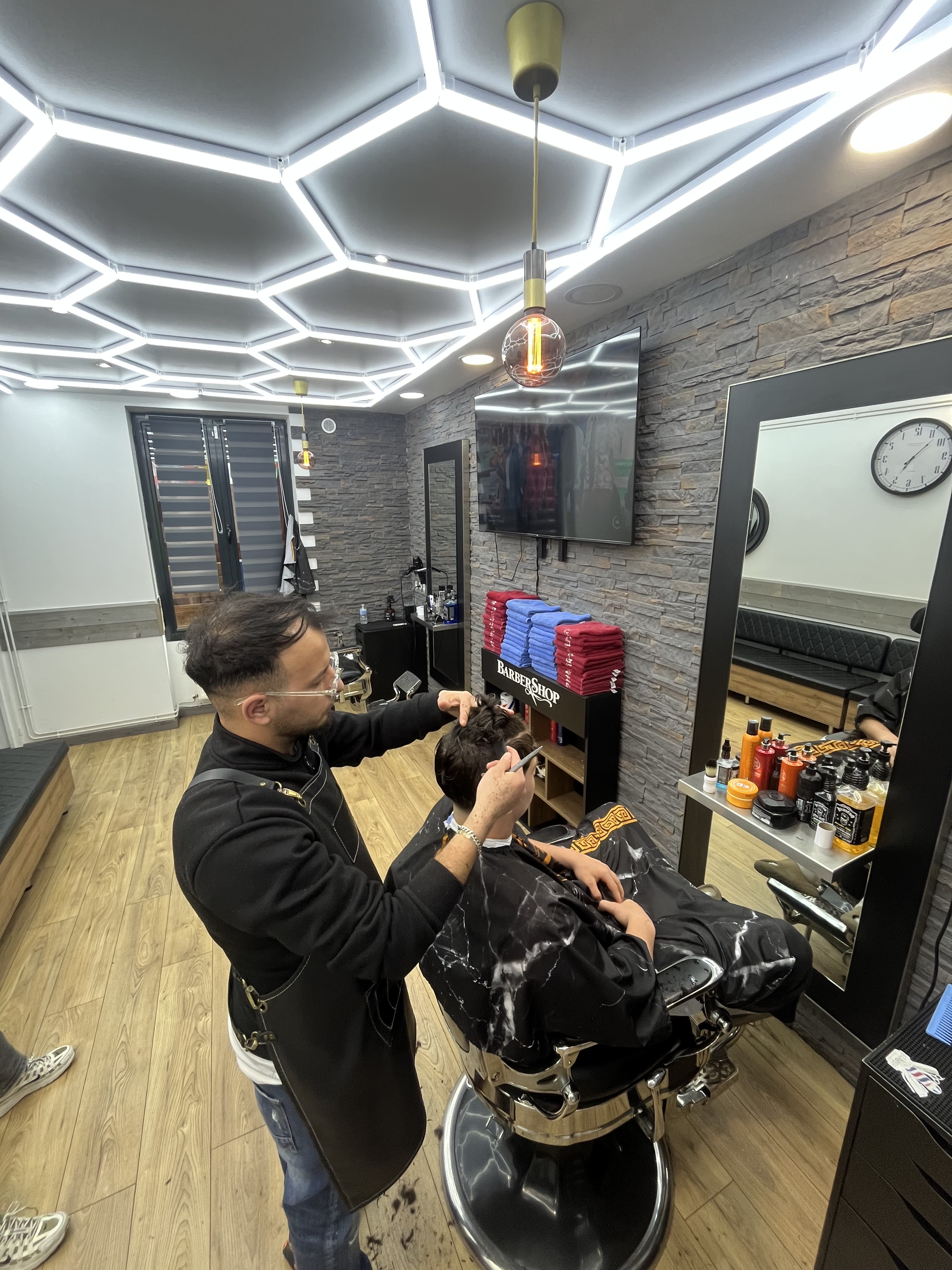 Barbier au travail